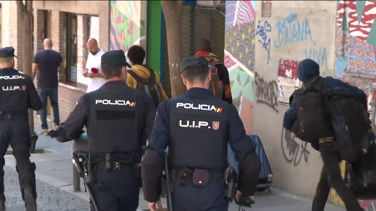 La Policía desaloja el edificio okupado La Quimera de Lavapiés