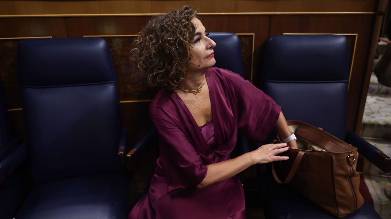 Montero anuncia un impuesto temporal a las grandes fortunas y aplicable desde 2023