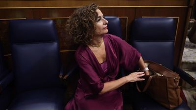 Montero anuncia un impuesto temporal a las grandes fortunas y aplicable desde 2023