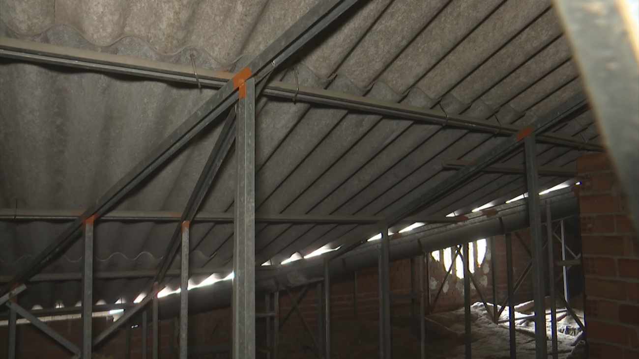 Vecinos de Vicálvaro llevan 30 años conviviendo con amianto