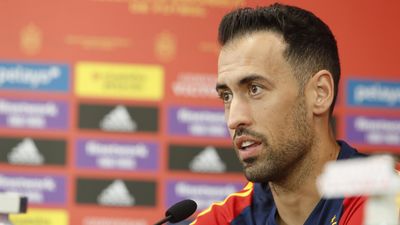 Busquets desmiente su marcha del Barcelona y la Selección