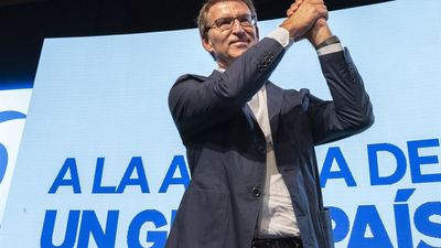 Feijóo consolida su ventaja sobre Sánchez, que frena su caída, según una encuesta de El Mundo