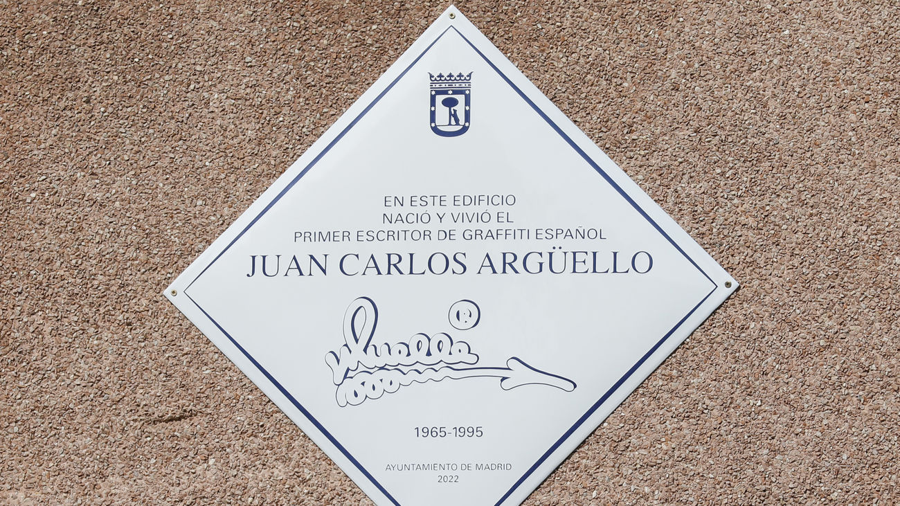 Una placa conmemorativa en Latina recuerda a 'Muelle', el primer grafitero español