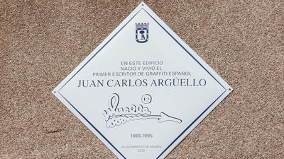 Una placa conmemorativa en Latina recuerda a 'Muelle', el primer grafitero español