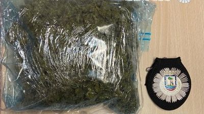 Detenido al ser sorprendido vendiendo marihuana oculta en nevera portátil en la Latina
