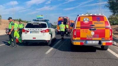 Un muerto y un herido grave al colisionar un camión con una moto en la A-3
