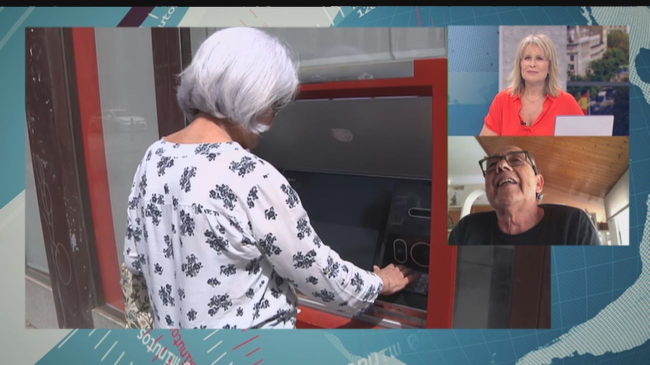 Carlos, referente en contra de la exclusión de los mayores: "Los cajeros y las aplicaciones del banco siguen siendo muy difíciles"