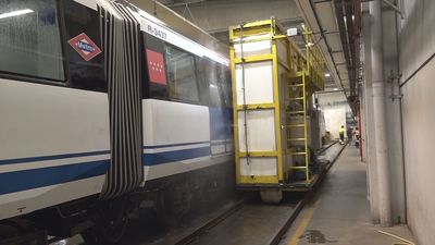Así se limpian los vagones del metro de Madrid