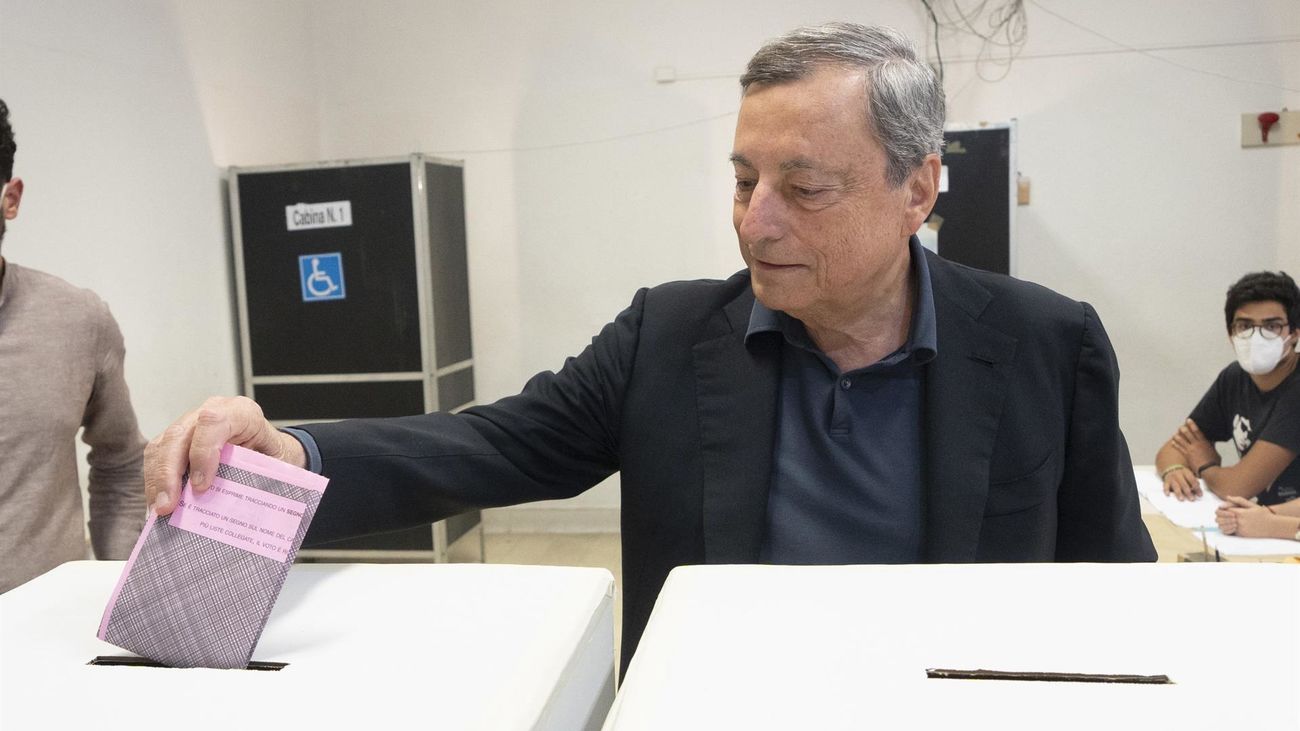 Los primeros sondeos dan entre un 41% y un 45% de los votos a la coalición de derechas en Italia