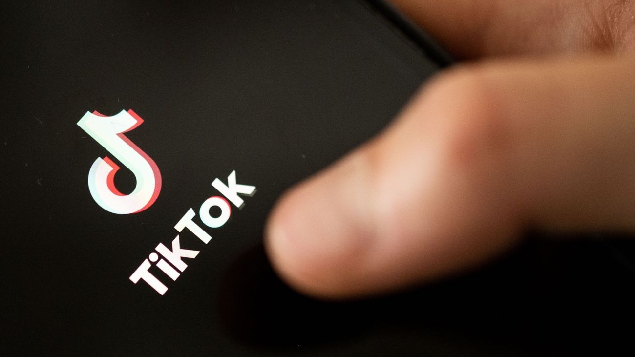 Bruselas amenaza con prohibir TikTok en la Unión Europea si no protege a los menores