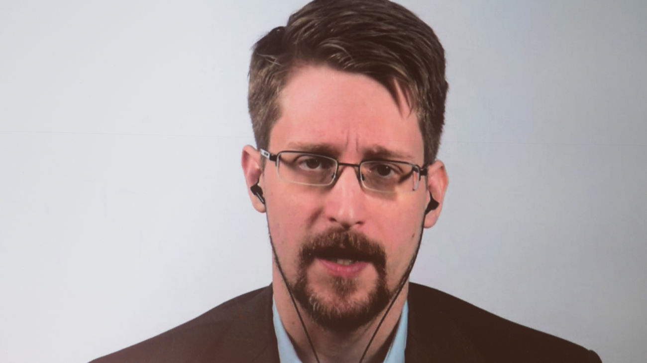 Putin concede la ciudadanía rusa a Edward Snowden