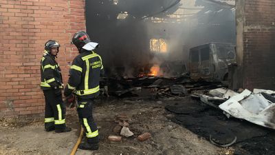 Arde una nave en el sector VI de la Cañada Real sin causar víctimas