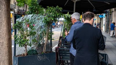 El vandalismo y una muerte violenta empañan La Mercè en Barcelona