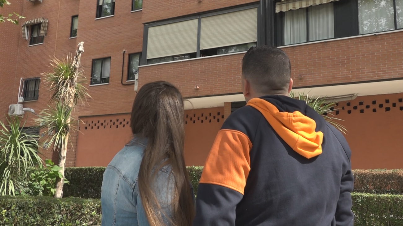 Una okupa logra aplazar su juicio por una cita para una operación estética de pecho