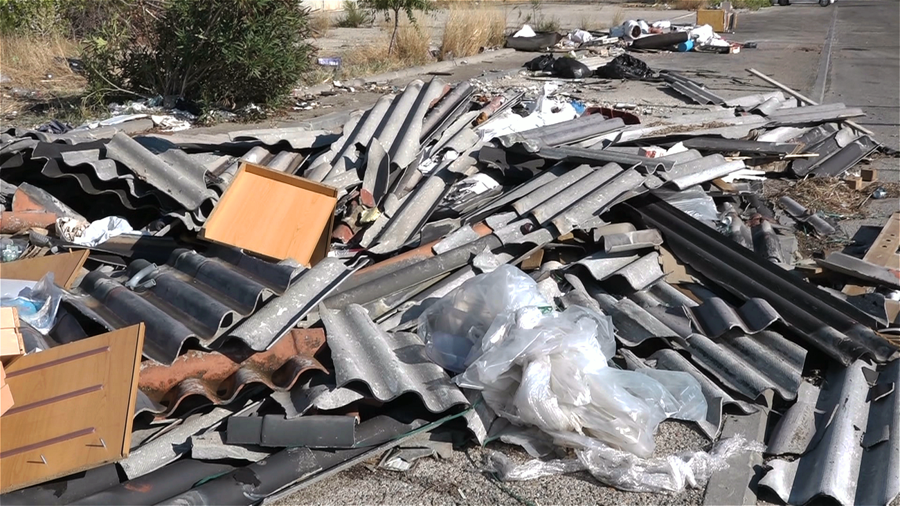 Acumulación de amianto en un vertedero ilegal de Móstoles