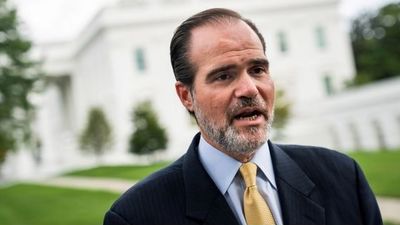 Despiden al presidente del Banco Interamericano de Desarrollo por aumentar el salario de su amante un 45%