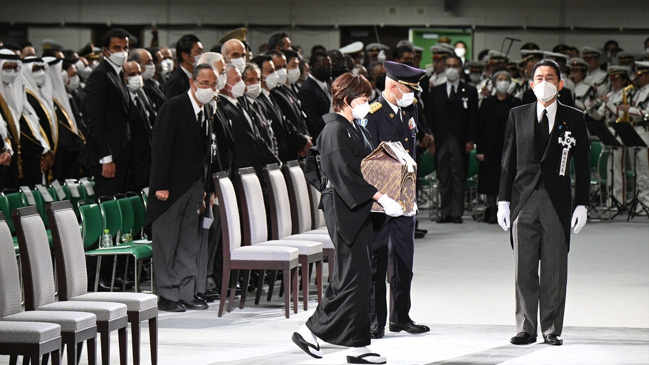 Militares despidiendo Shinzo Abe