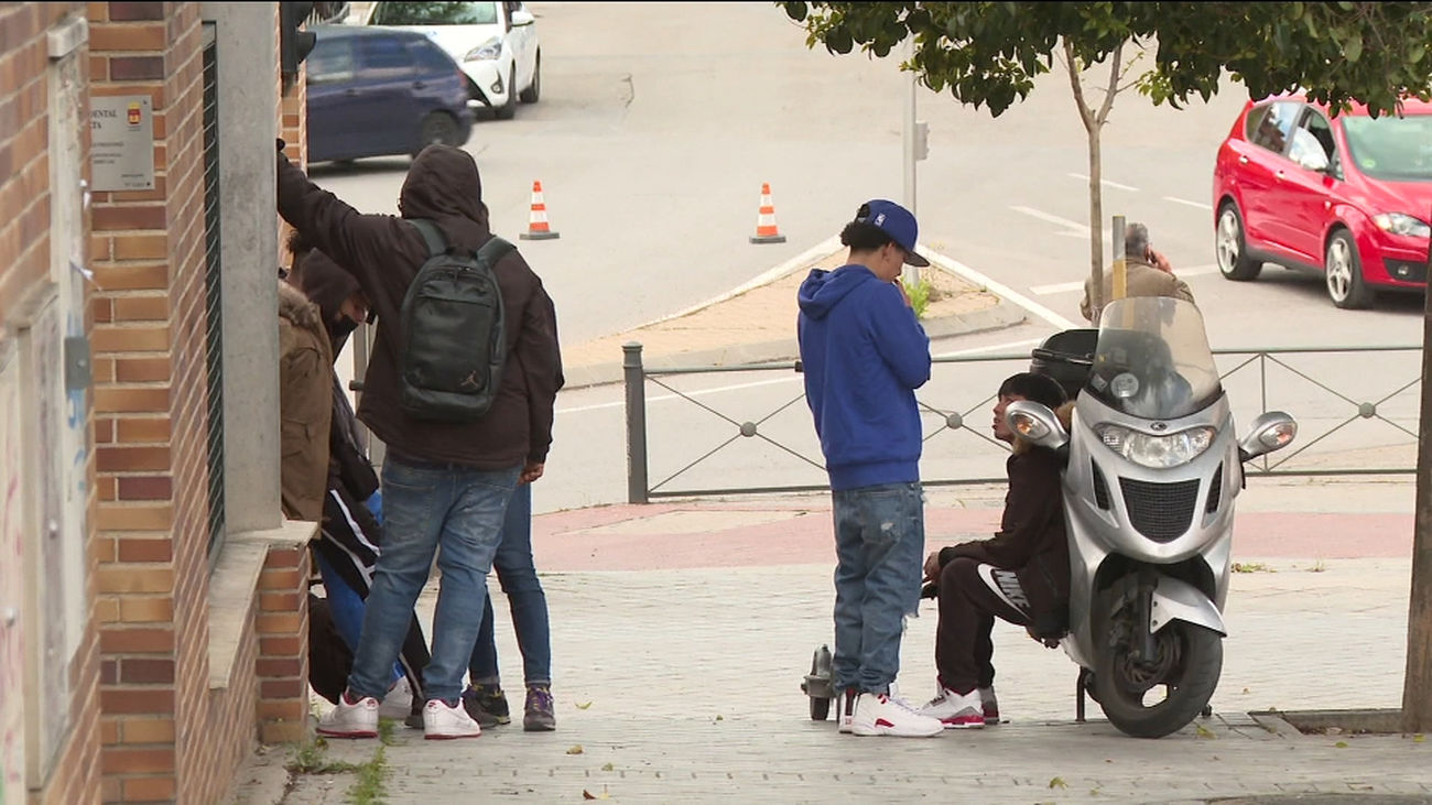 La Comunidad  de Madrid pide más control en  la venta de armas  blancas para acabar con las bandas juveniles