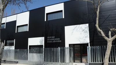 Un equipo de monitores sale a 'cazar' jóvenes en Móstoles para implicarles