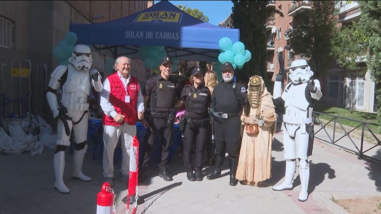 Fundación Madrina reparte material escolar entre las familias más vulnerables