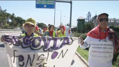 Marcha de pensionistas hacia La Moncloa para pedir al Gobierno revalorización y mejora de las pensiones