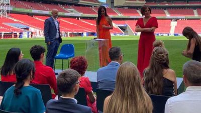 Elena y Marcos, amor en rojo y blanco