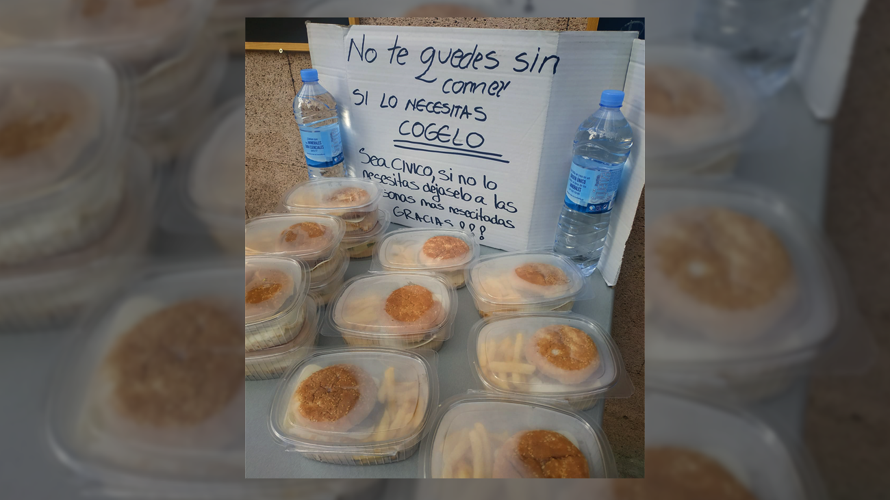 Un bar de Alcalá de Henares ofrece platos preparados para los más necesitados