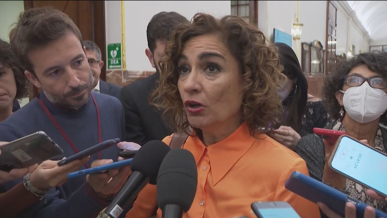 El Gobierno trata de reducir selectivamente el IRPF a las rentas más modestas mientras critica la "espiral de rebajas"