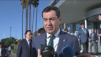 Juanma Moreno:  "Hay una jaula de grillos entre el Gobierno y el PSOE"