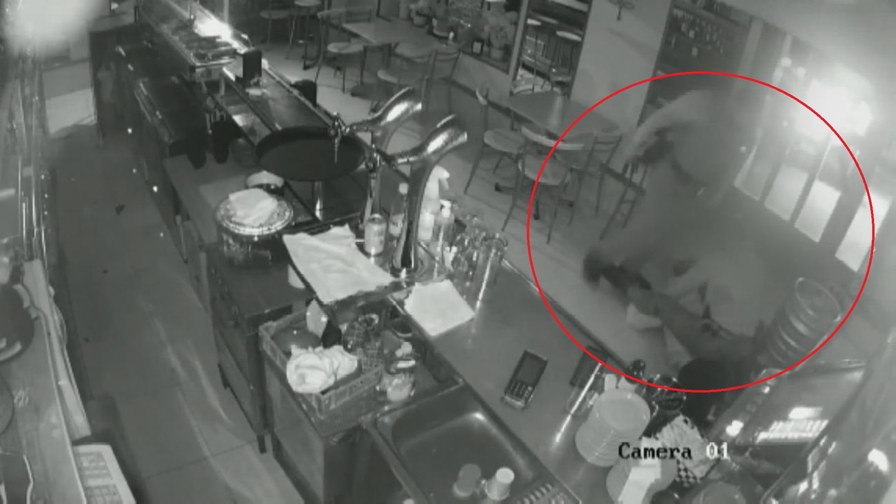 Violenta detención a un camarero... y por error: los agentes le confundieron con un ladrón