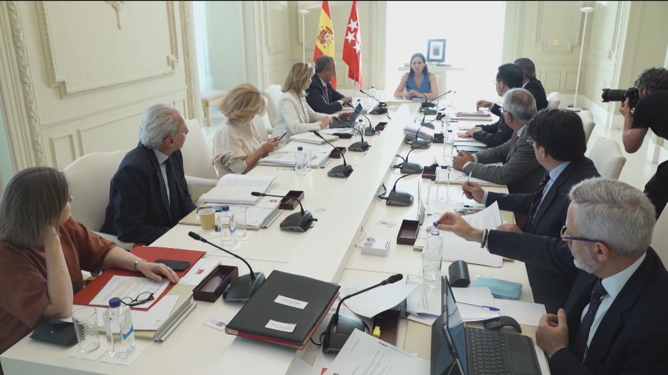 La Comunidad de Madrid estudiará recurrir en el Constitucional el "impuesto de solidaridad" del Gobierno