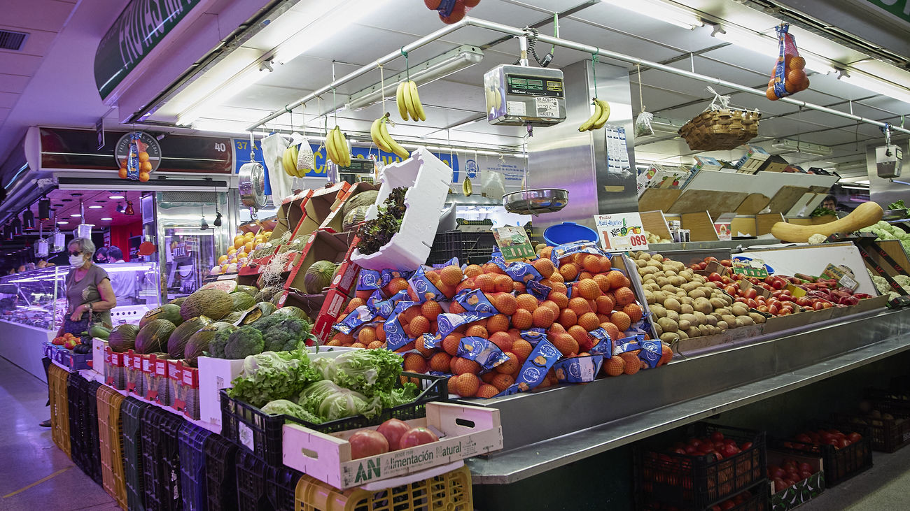 Un estante de frutas en el Mercado Municipal de Pacífico