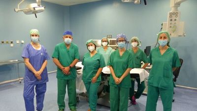 El hospital Infanta Leonor realiza con éxito los primeros implantes cocleares en dos casos con sordera profunda