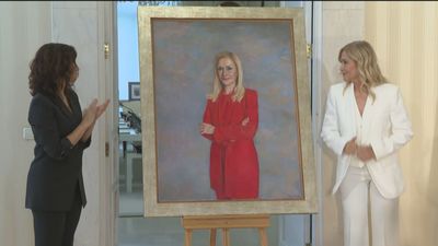 Ayuso presenta el cuadro con el retrato de la expresidenta regional Cristina Cifuentes