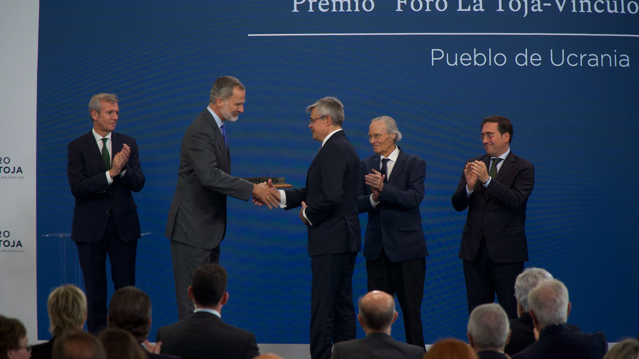 El Rey Felipe VI inaugura el Foro La Toja y condena la agresión rusa