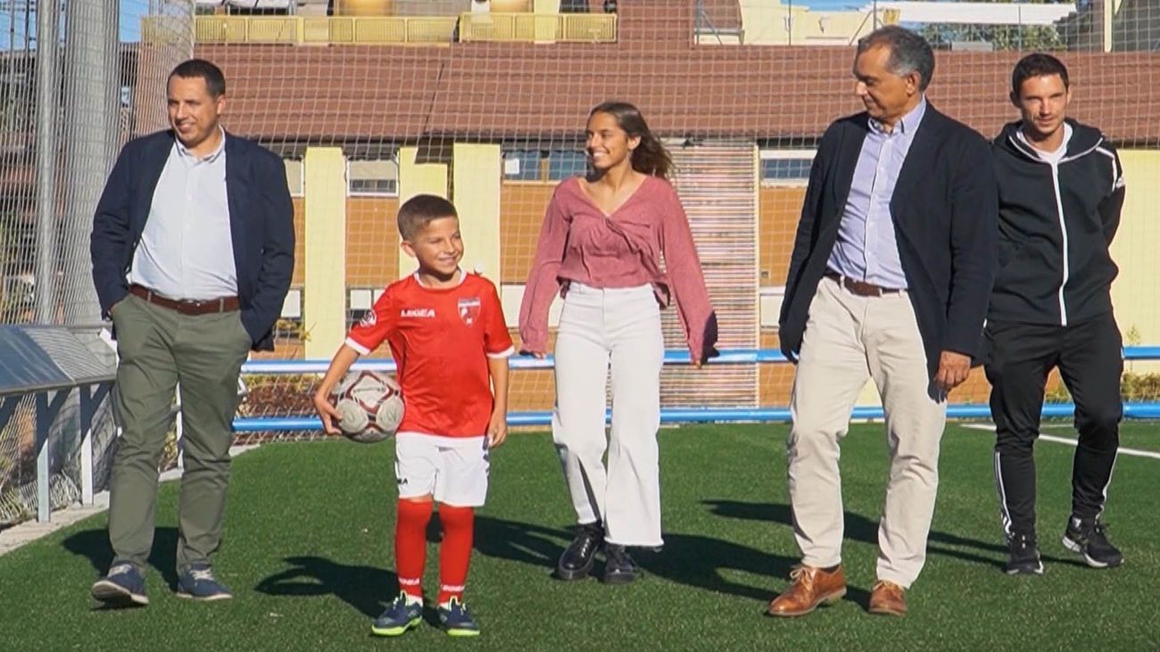 Varias generaciones de la familia Arroyo, en el Electrocor Las Rozas CF