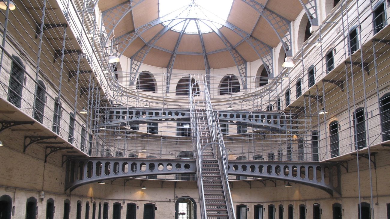 El 41% de los presos que cumplían pena por violencia de género reincidieron tras salir de prisión