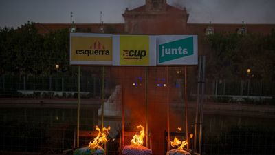 Silbidos, quema de sillas y fractura en el independentismo  en el quinto aniversario del 1-O