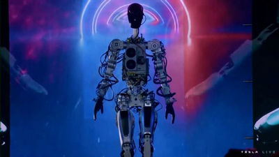 El robot humanoide de Elon Musk que riega las plantas