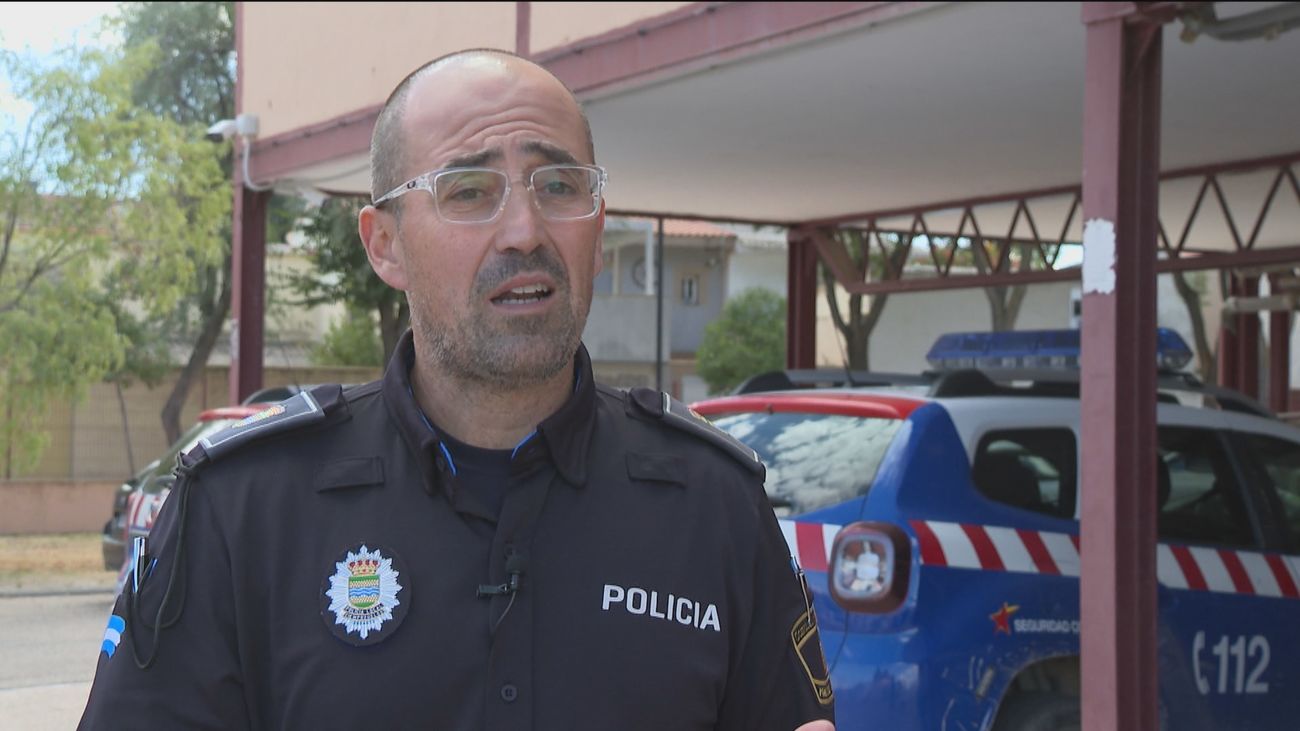 Los agentes tutores, barrera contra las bandas latinas en las escuelas de Madrid