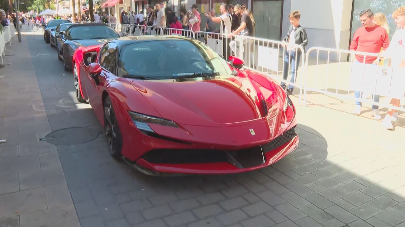 Torrejón de Ardoz se convierte por un día en Maranello con 20 Ferraris en sus calles