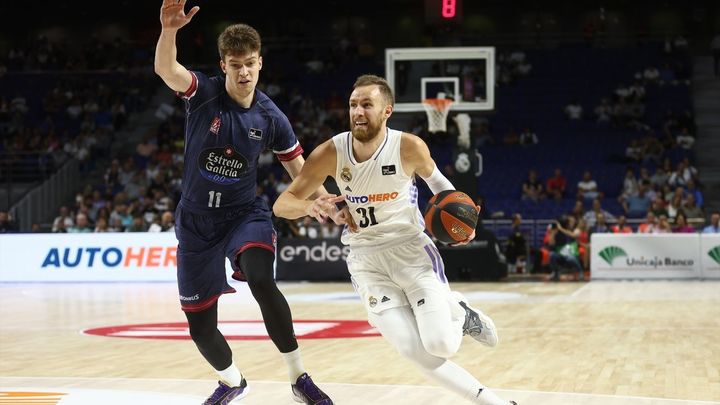 Dzanan Musa y Marek Blazevic durante el Real Madrid-Obradoiro de este domingo / EUROPA PRESS
