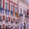 La Comunidad de Madrid engalana la Real Casa de Correos con las banderas de los 22 países hispanohablantes