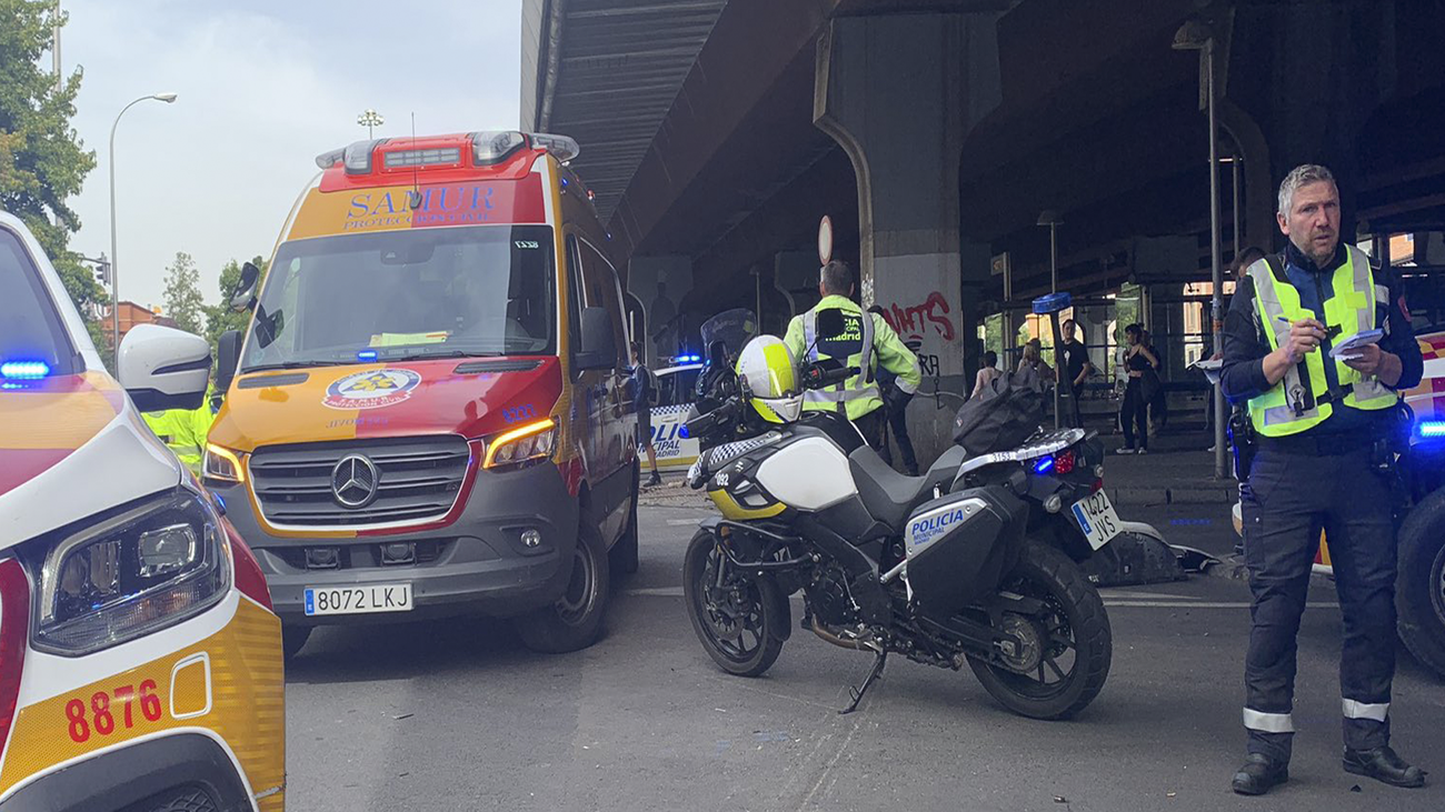 Se busca al conductor que atropelló a una mujer en Puente de Vallecas