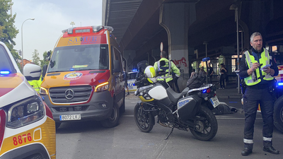 Se busca al conductor que atropelló a una mujer en Puente de Vallecas