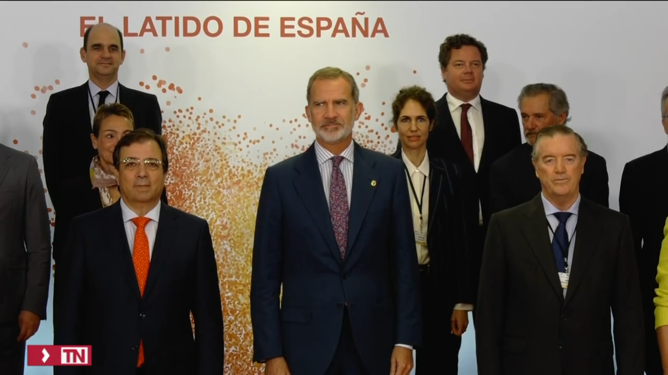 Felipe VI destaca el  "valor intangible" de las empresas familiares para conseguir los logros del país