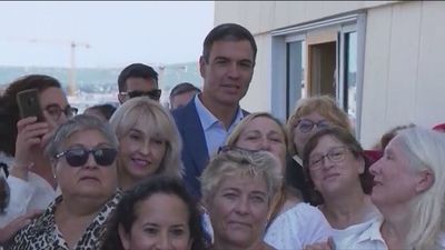 Sánchez se compromete a "seguir dignificando"  las condiciones laborales de las Kellys y anuncia incentivos fiscales para las Baleares