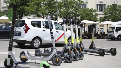 Madrid pone 111.000 multas a patinetes, motos y bicis por mal estacionamiento en aceras