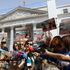 Las víctimas del Alvia se concentran frente al Congreso para exigir una investigación técnica e independiente