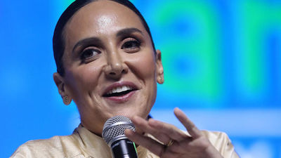 La Guardia Civil usa el "nanosegundo" de Tamara Falcó para advertir contra el uso del móvil al volante